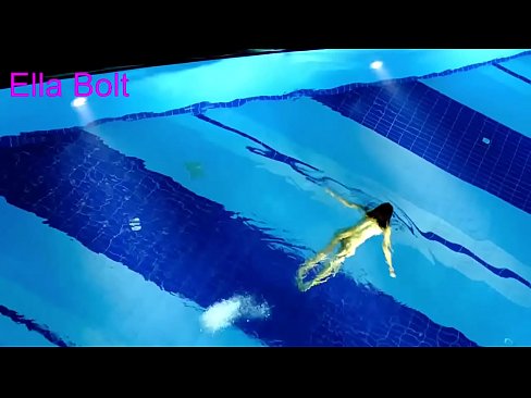 ❤️ Ik kin net ophâlde te sjen, jonge blonde fongen neaken swimmen yn ELLA BOLT resort pool ❤️❌ Seks by porno fy.xxxifuck.ru ❌