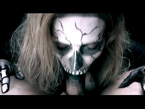 ❤️ Demon famke sûgje hoanne mei har swarte mûle en slikken cum. ❤️❌ Seks by porno fy.xxxifuck.ru ❌